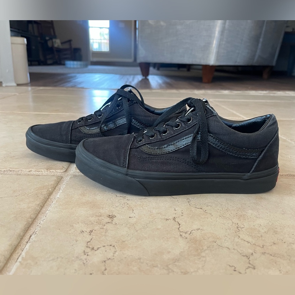 Vans Old Skool Canvas Shoes (size women’s 7.5 men’s 6)